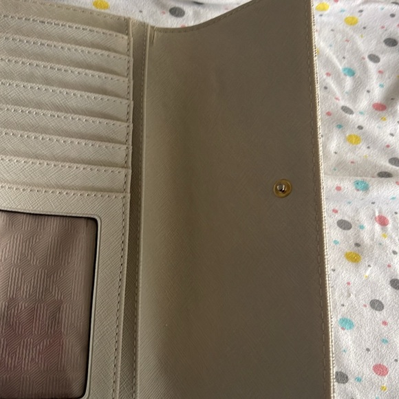 Michael Kors wallet - Picture 11 of 16